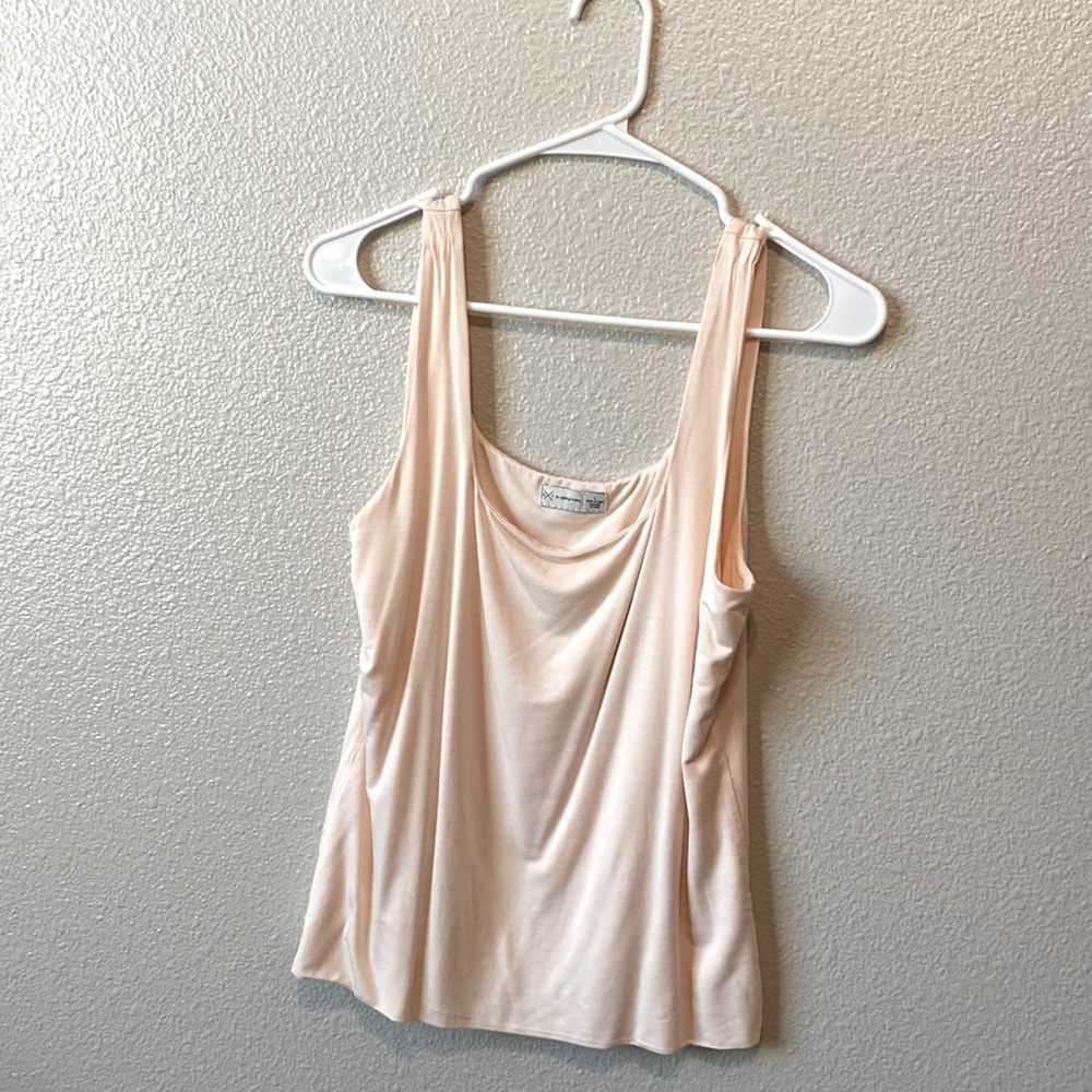 peach tank top